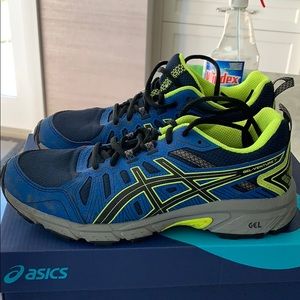 Asics boys hiking runners size